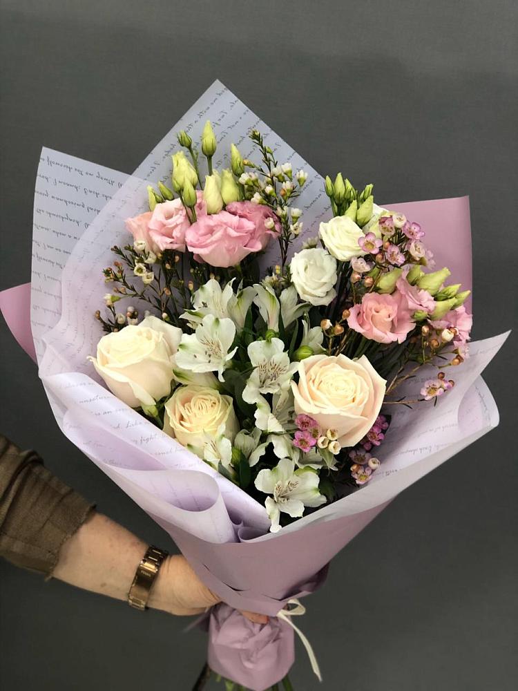 Букет цветов из: Альстромерии, Розы и Лизиантусы в Майртупе