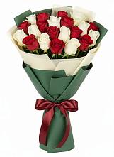 Букет Микс из красных и белых роз в Майртупе