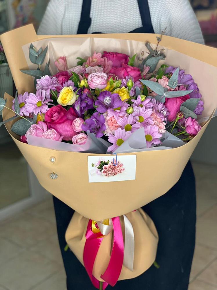 Букет цветов из: Хризантемы, Гвоздики и Альстромерии в Майртупе