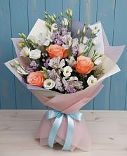 Букет цветов из:  Лизиантусы, Розы, Альстромерии и Гипсофила в Майртупе