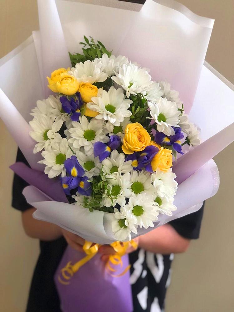 Букет цветов из: Ирисы, Хризантемы и Розы в Майртупе
