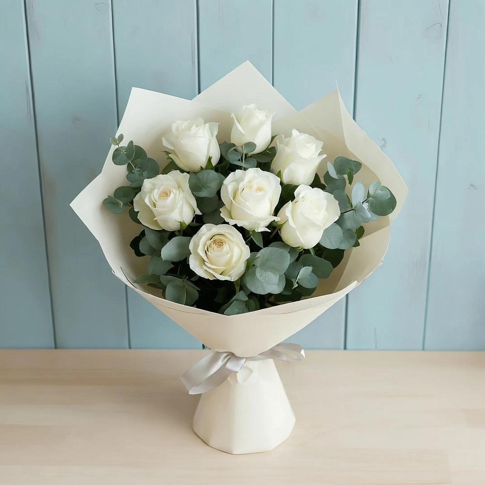 Букет Белые розы в Эвкалипте в Майртупе
