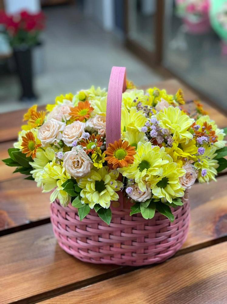 Цветочная композиция из Хризантемы и Розы в корзине в Майртупе