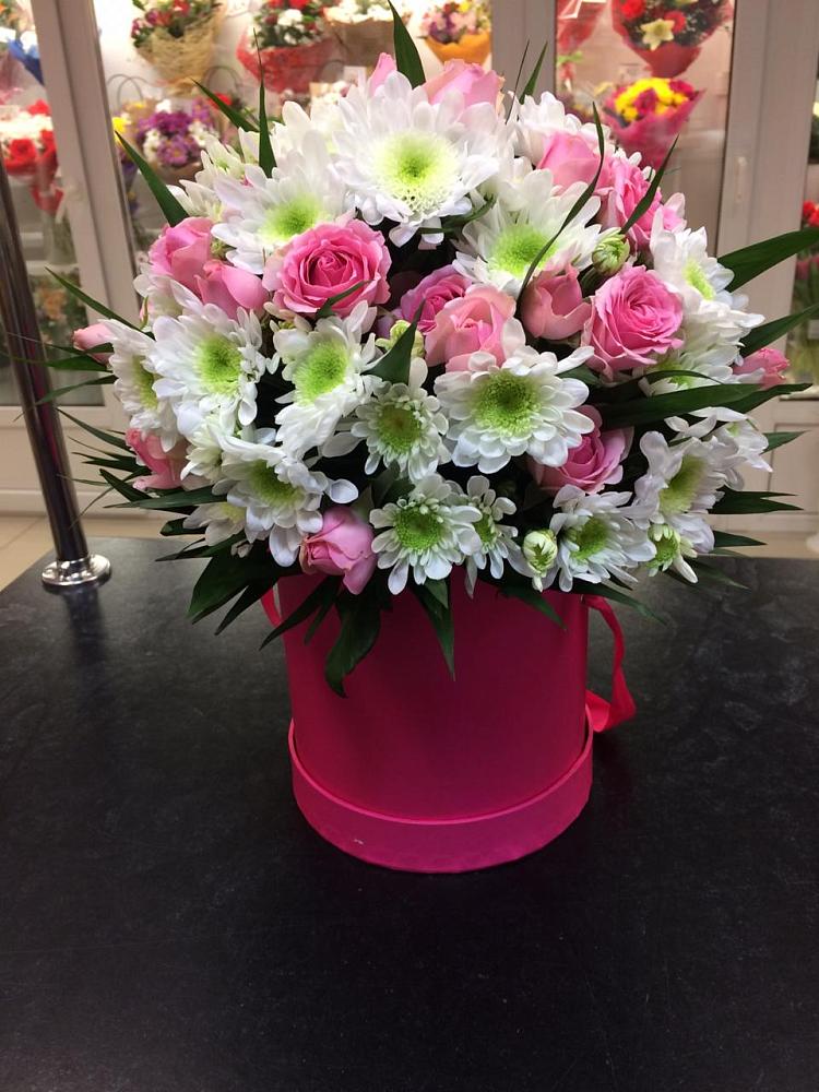 Цветочная композиция из Розы и Хризантемы в шляпной коробке в Майртупе