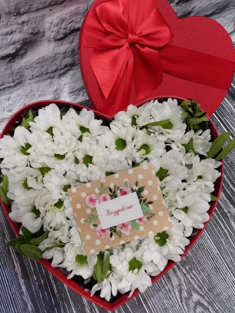 Цветочная композиция из Хризантемы в виде сердца в Майртупе
