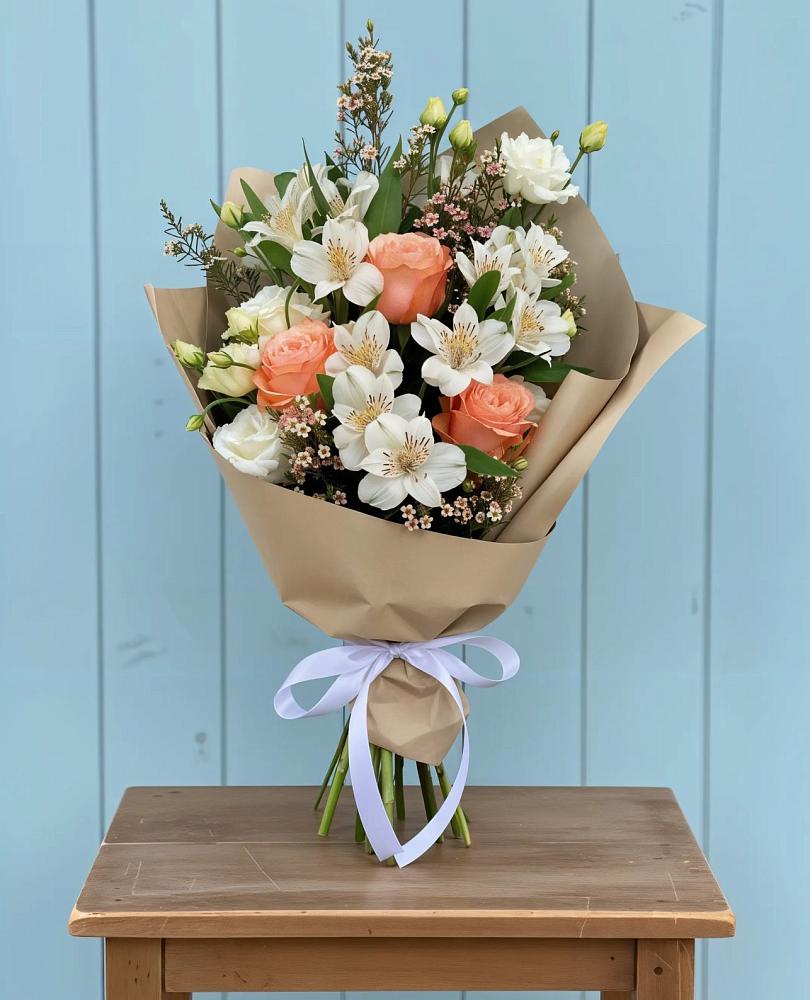 Букет цветов из: Альстромерии, Лизиантусы, Розы и Хризантемы в Майртупе