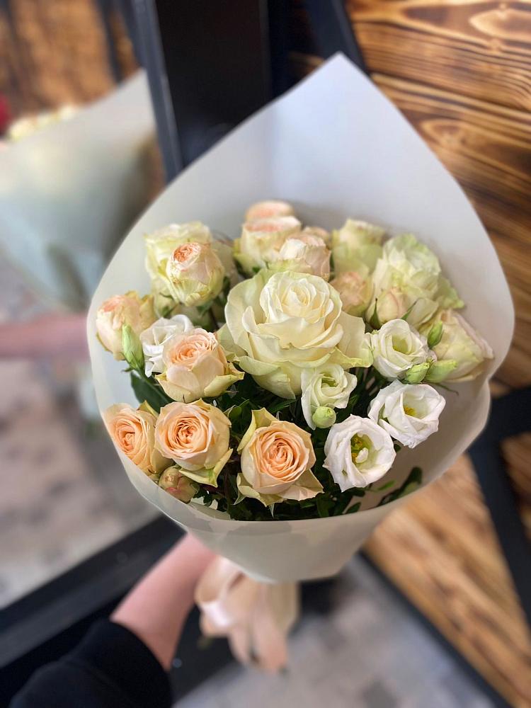 Букет цветов из: Розы и Лизиантусы в Майртупе